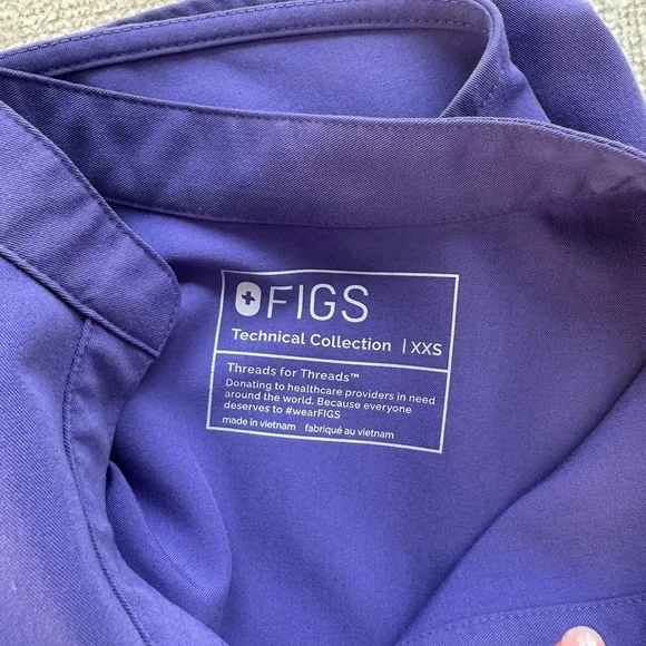 Figs Zamora jogger scrub pants and Rafaela scrub top - Picture 5 of 5